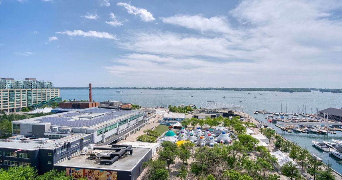 230 Queens Quay W Toronto