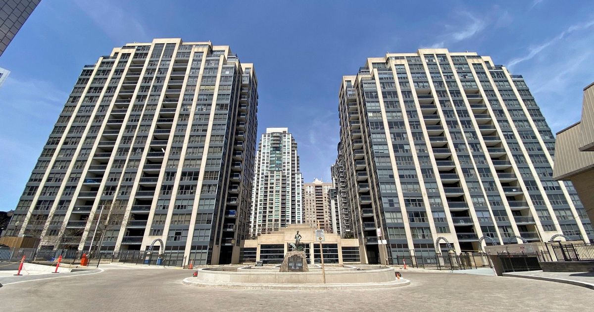 18 Hollywood Avenue Toronto