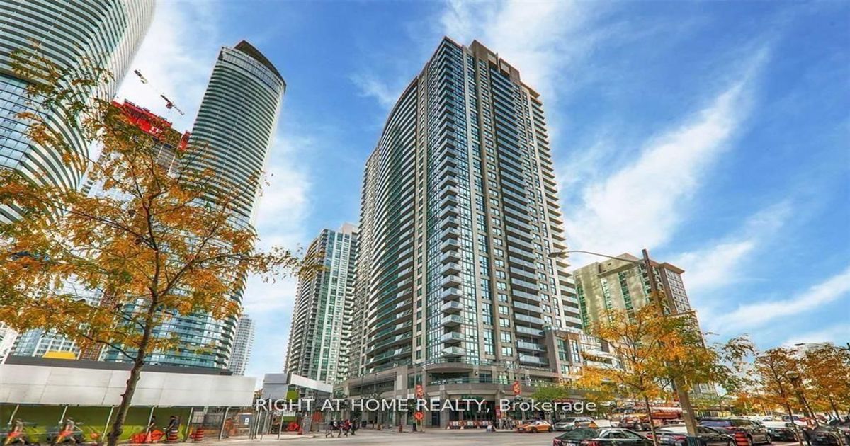 30 Grand Trunk Crescent Toronto