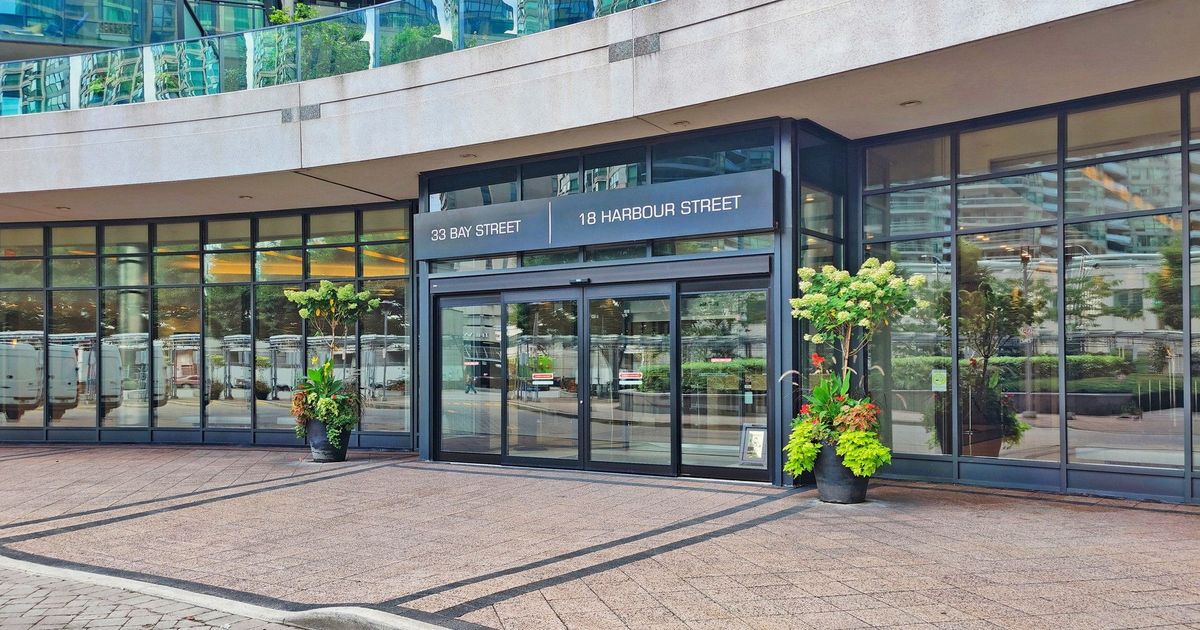 18 Harbour Street Toronto