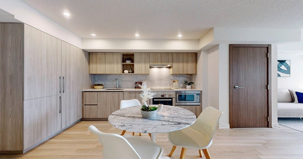 17 Bathurst Street Toronto