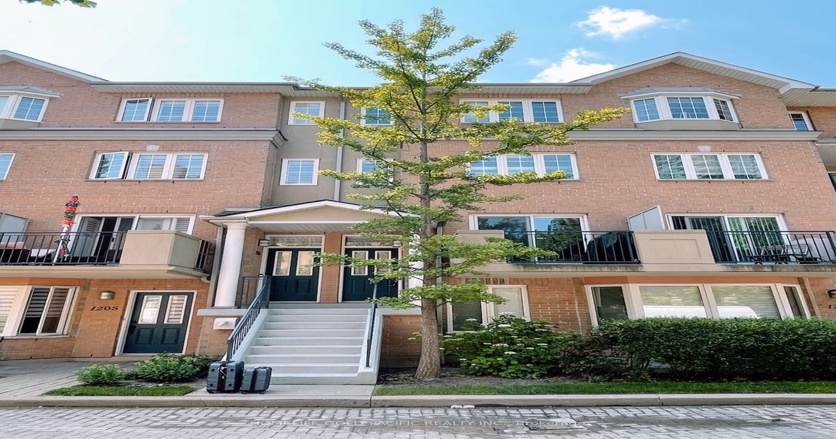 28 Sommerset Way Toronto