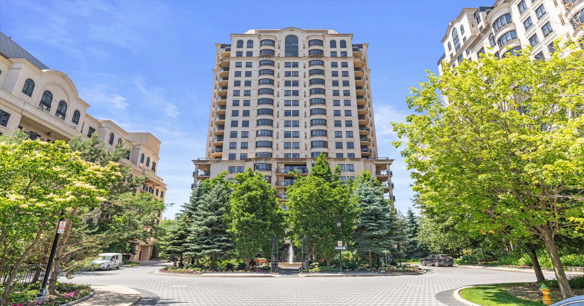662 Sheppard Avenue E Toronto