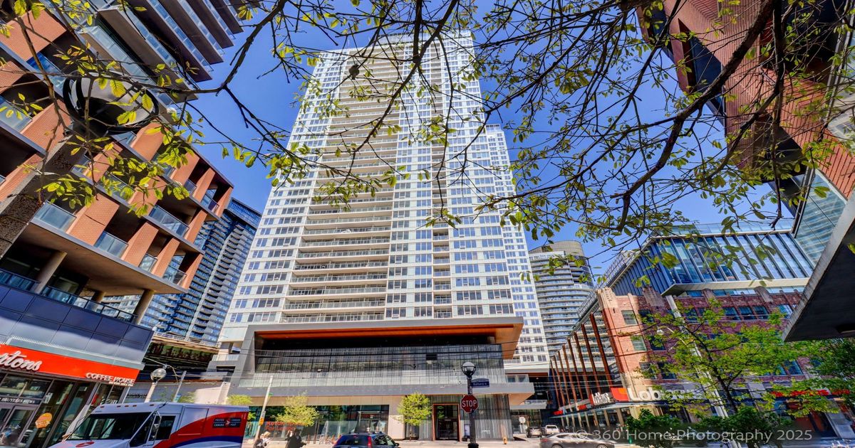 19 Bathurst Street Toronto