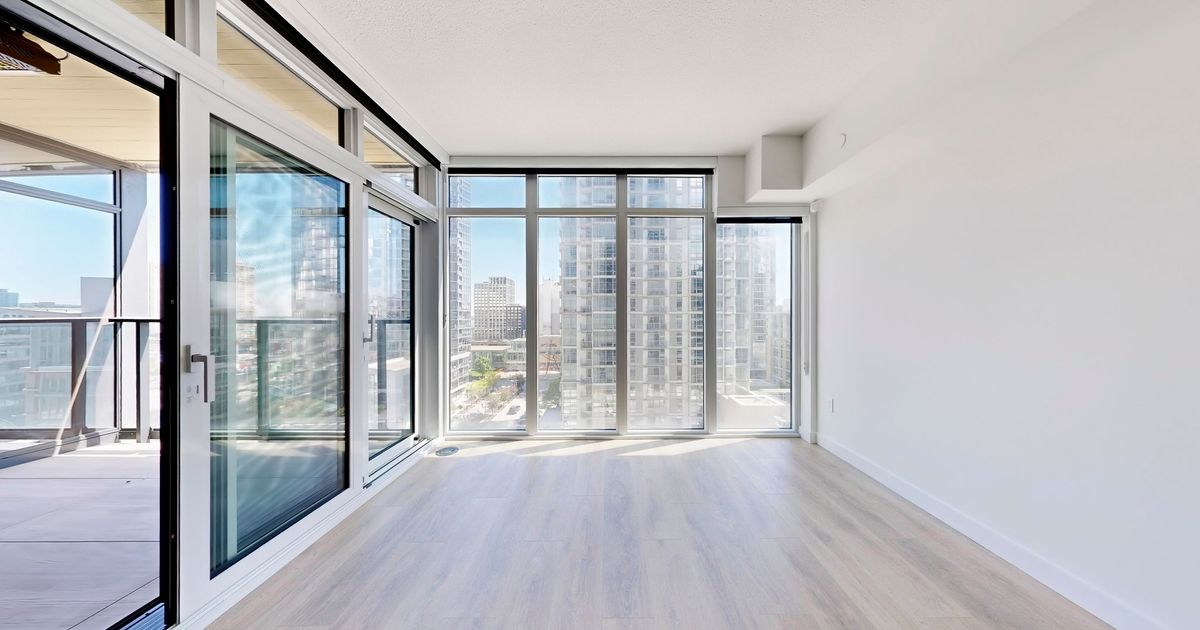 1 Concord Cityplace Way Toronto