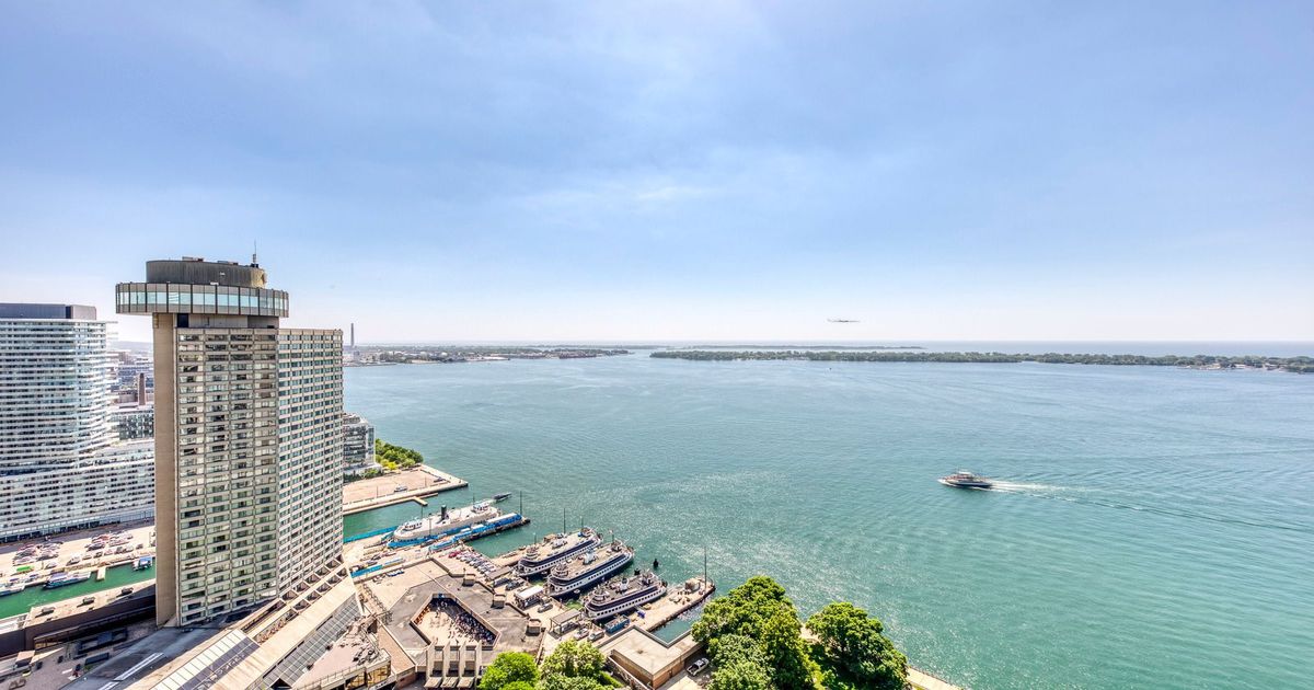 33 Harbour Square SE Toronto