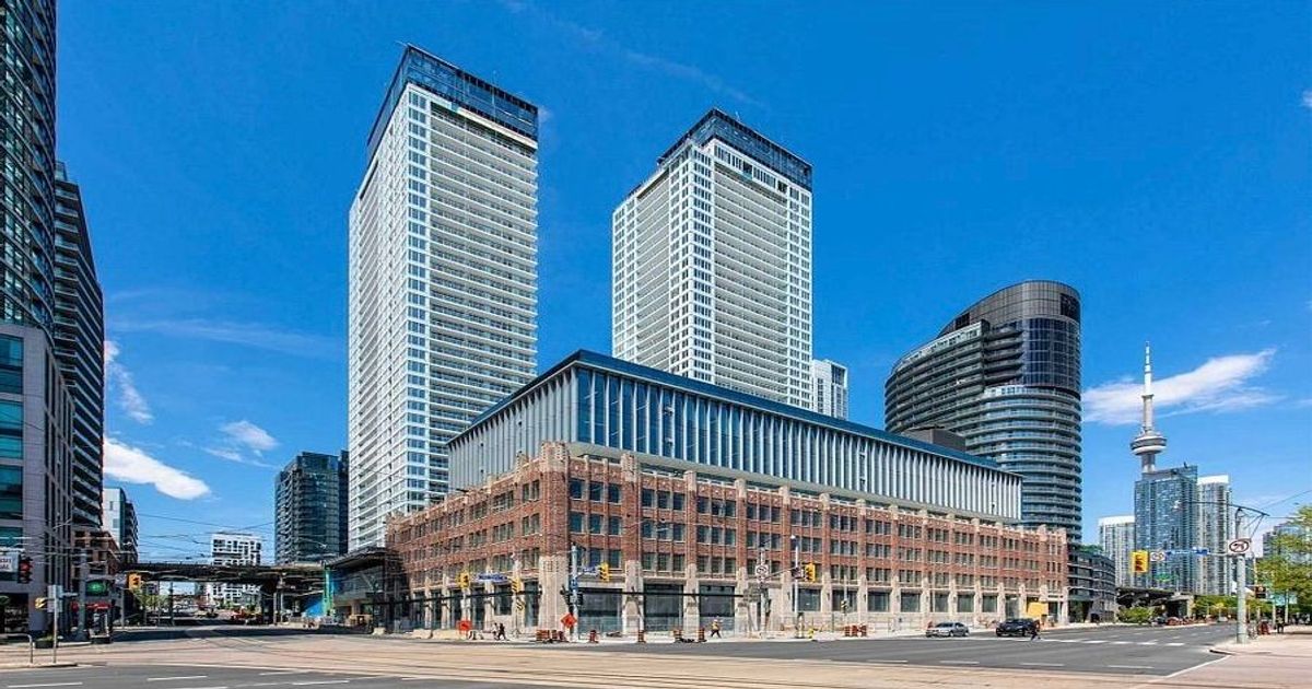 17 Bathurst Street Toronto