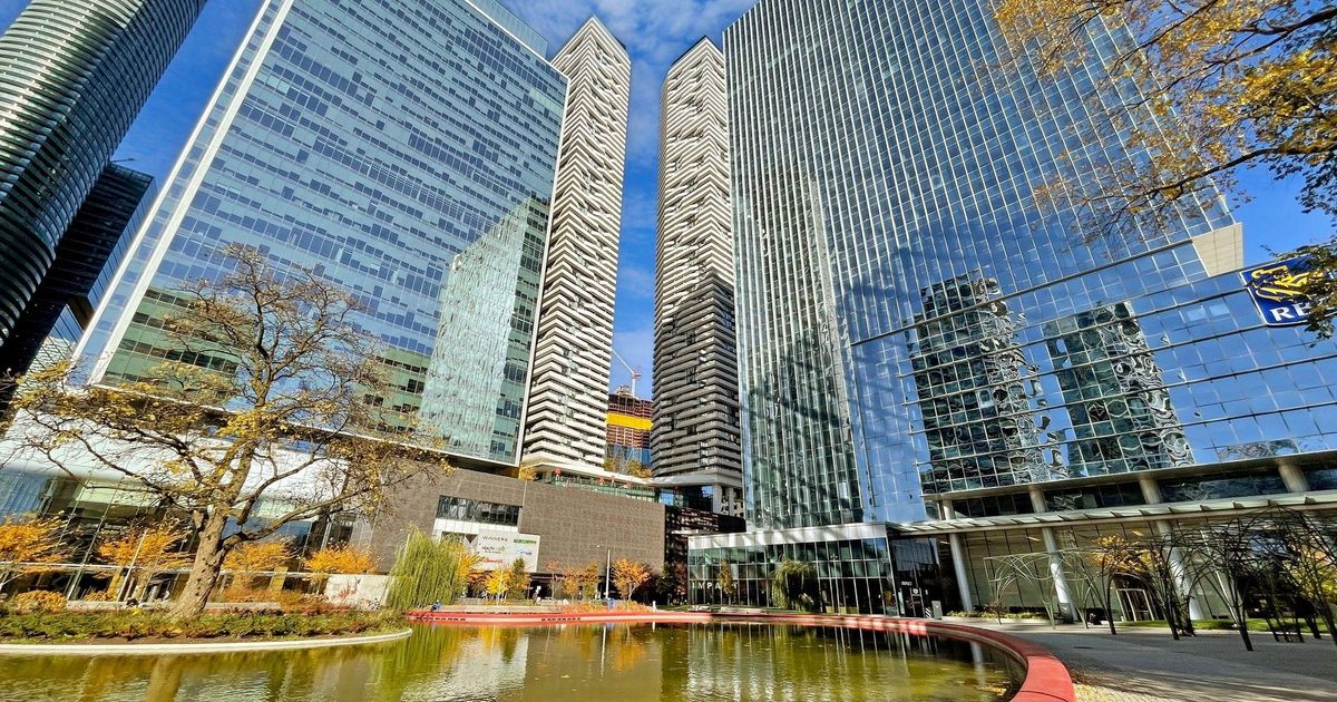 100 Harbour Street Toronto