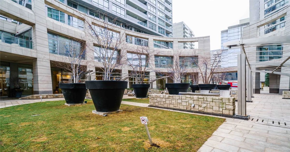 2191 Yonge Street Toronto