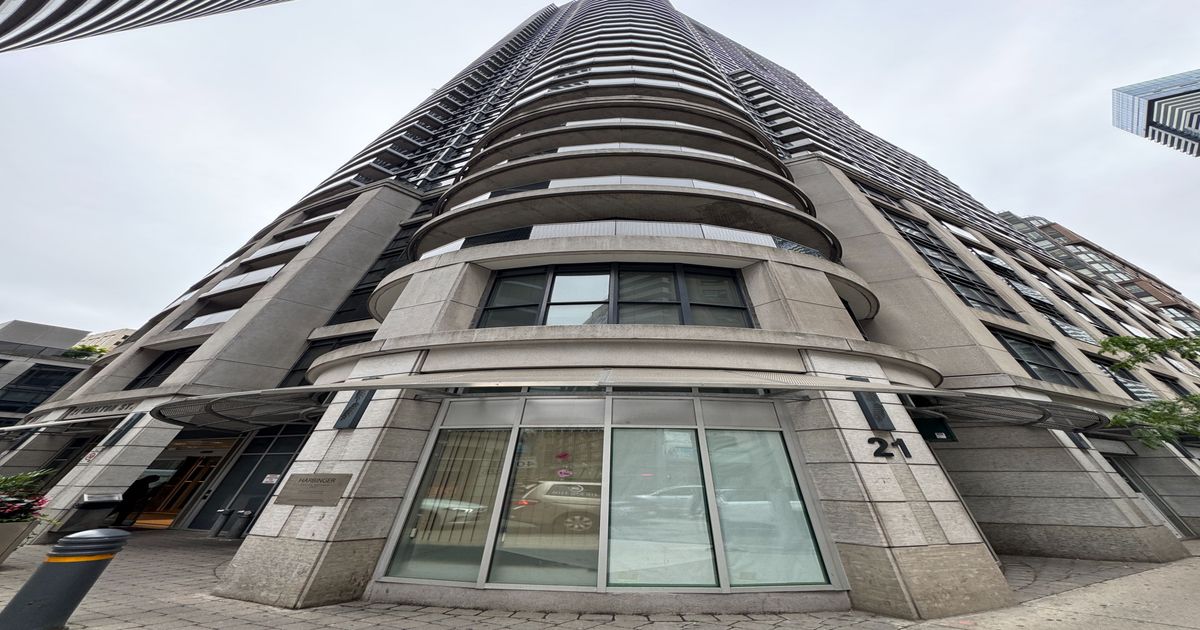 21 Carlton Street Toronto