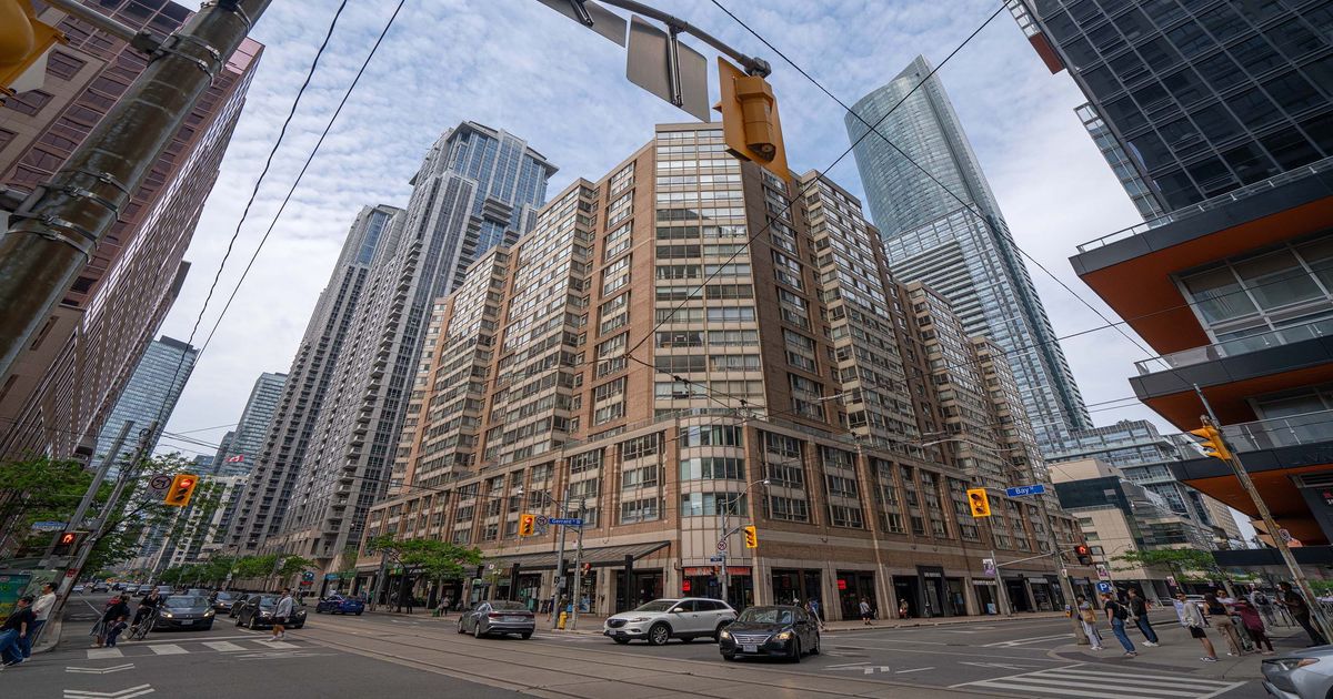 711 Bay Street N Toronto
