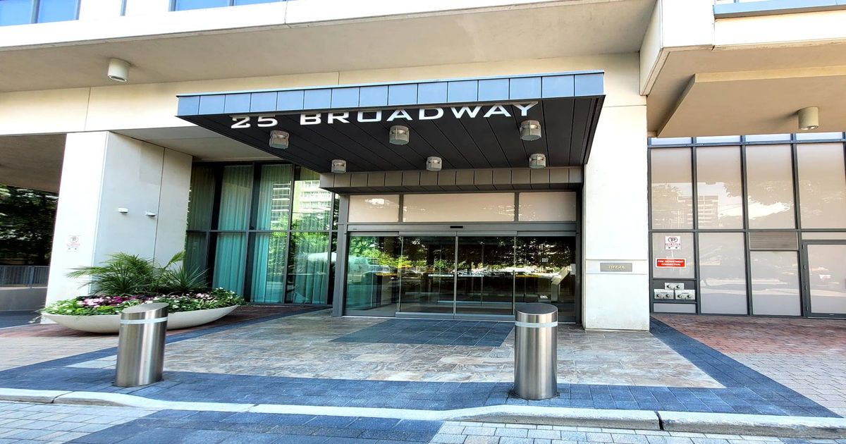 25 Broadway Avenue Toronto