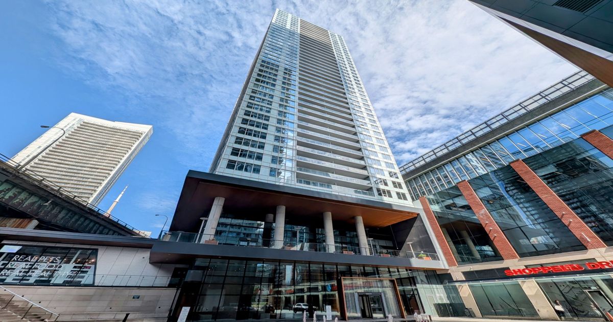 17 Bathurst Street Toronto