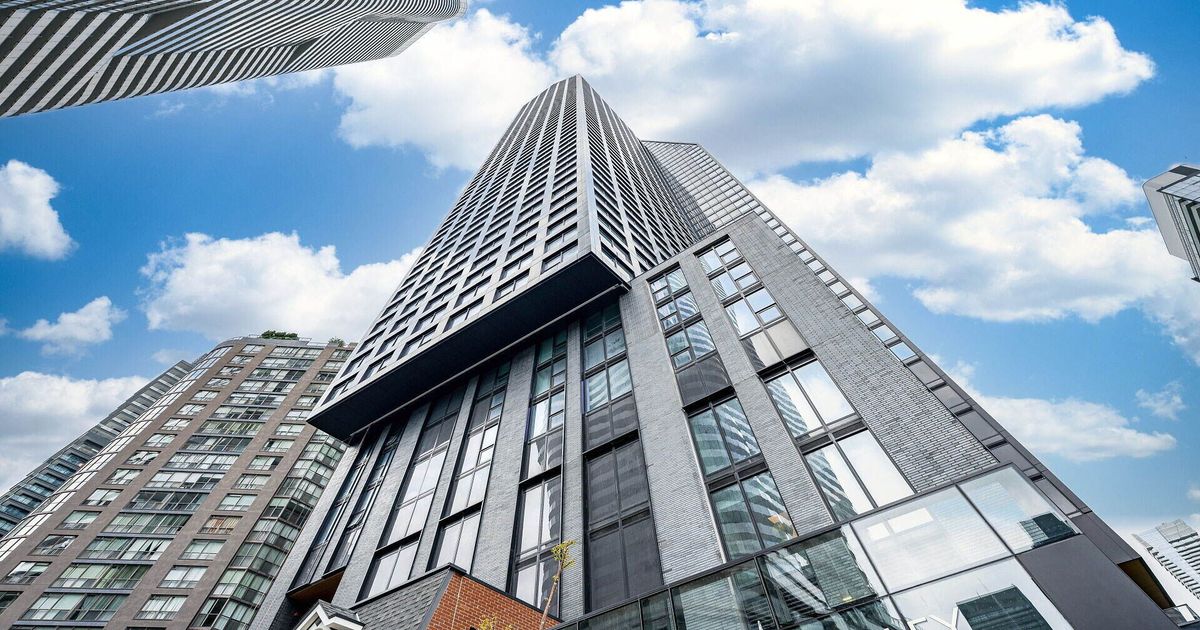 8 Wellesley Street W Toronto