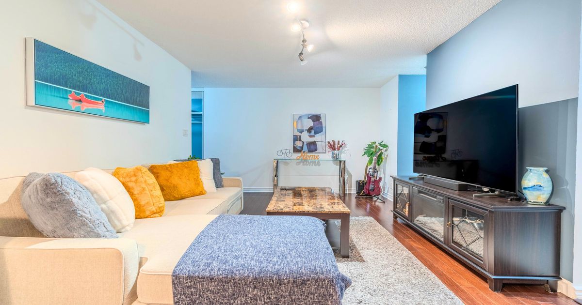 897 Sheppard Avenue W Toronto