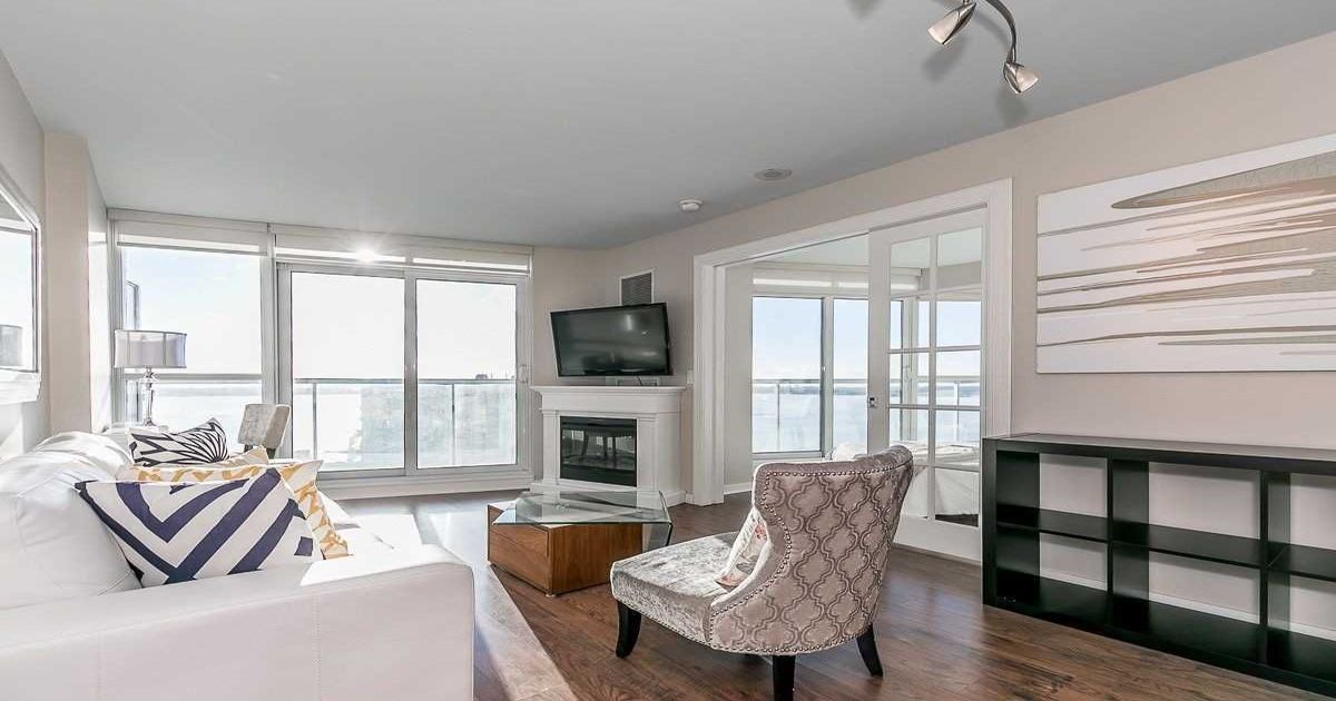 208 Queens Quay W Toronto
