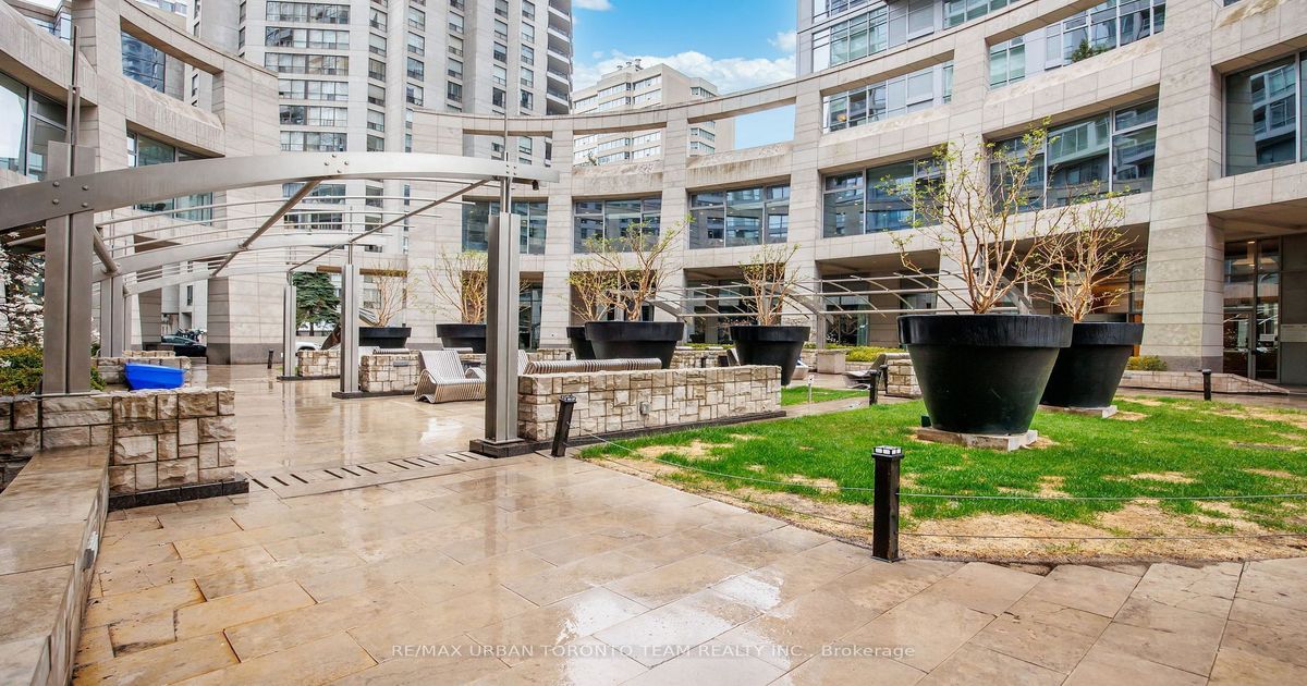 2191 Yonge Street Toronto