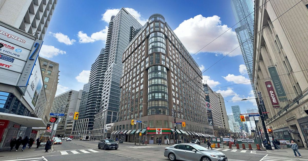 7 Carlton Street Toronto