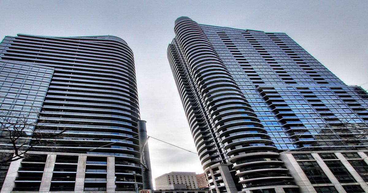21 Carlton Street Toronto