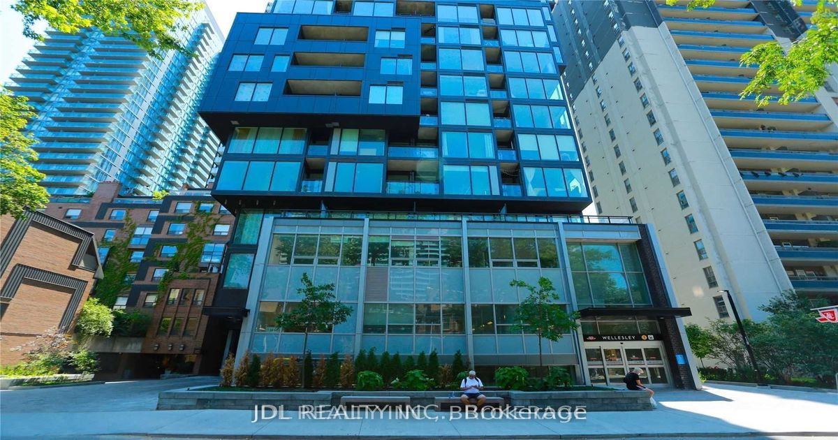 17 Dundonald Street Toronto