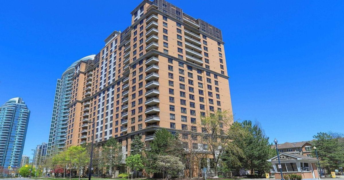 18 Sommerset Way Toronto