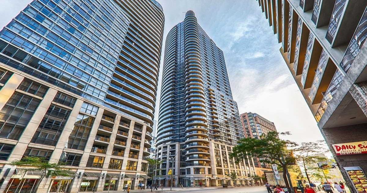 21 Carlton Street Toronto