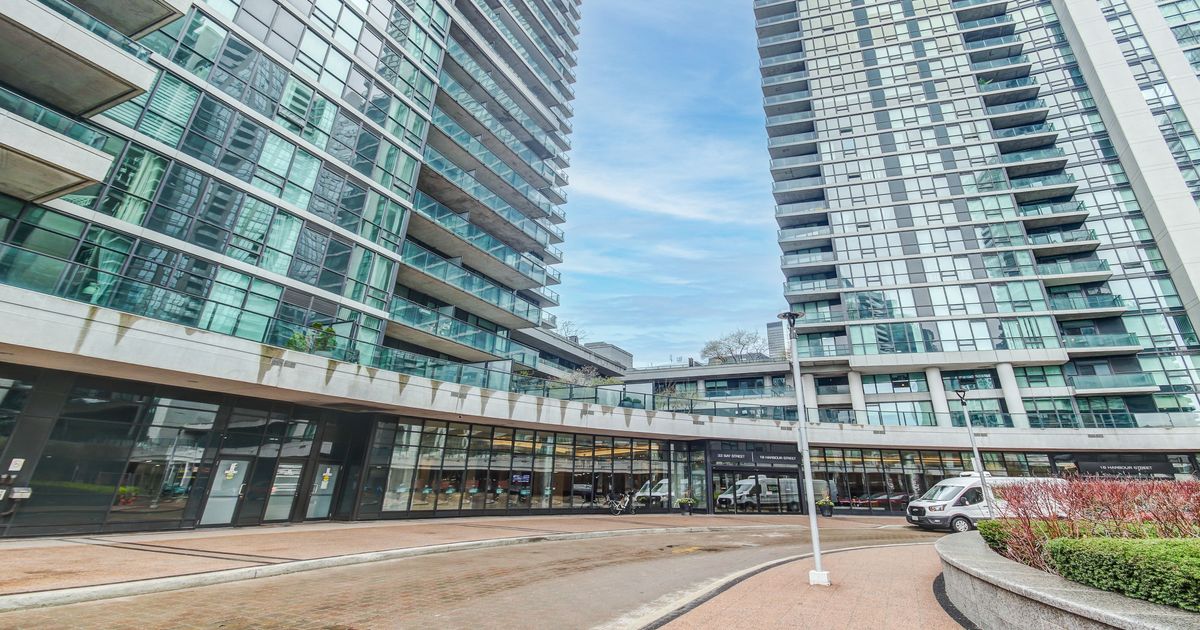 33 Bay Street Toronto