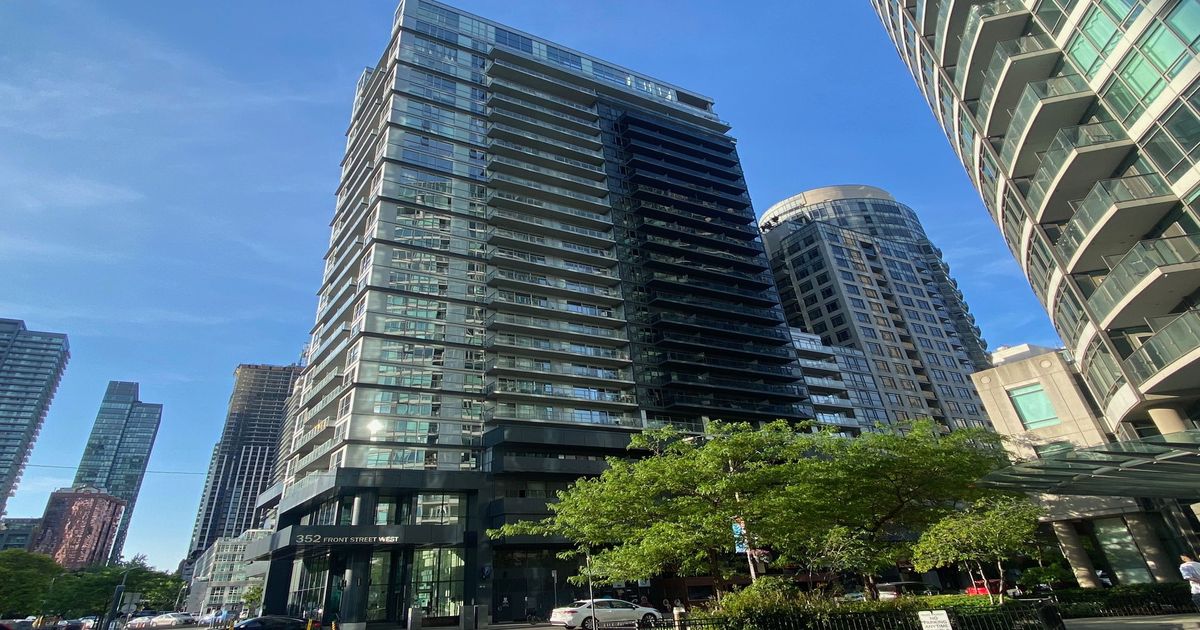 352 Front Street W Toronto