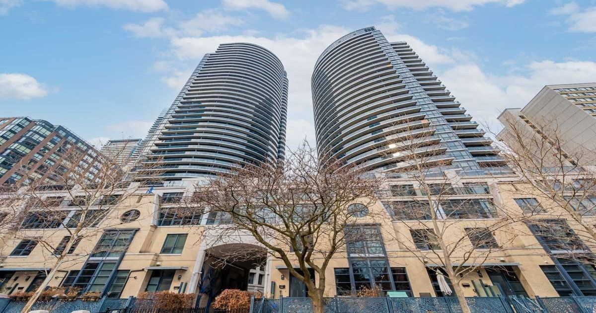 21 Carlton Street Toronto