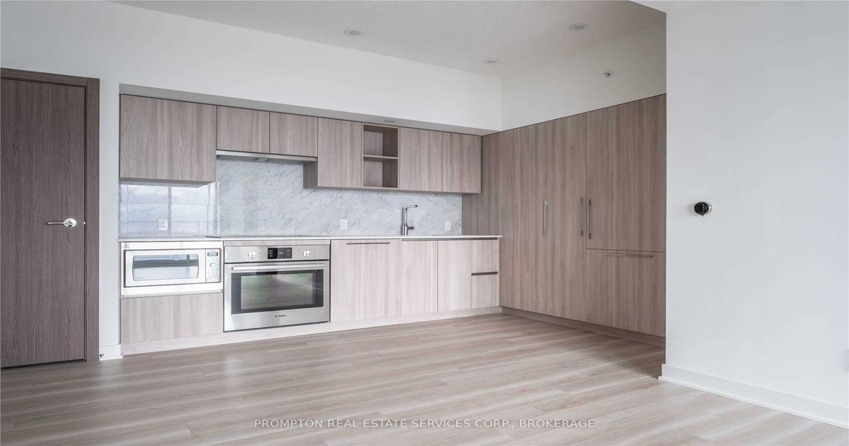 17 Bathurst Street Toronto