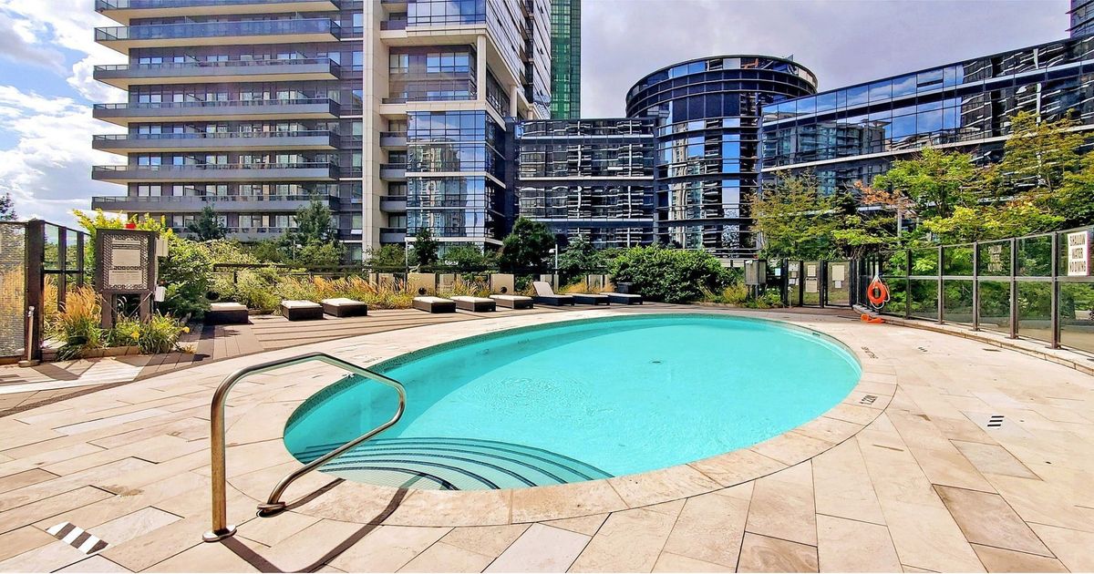 2 Anndale Drive Toronto