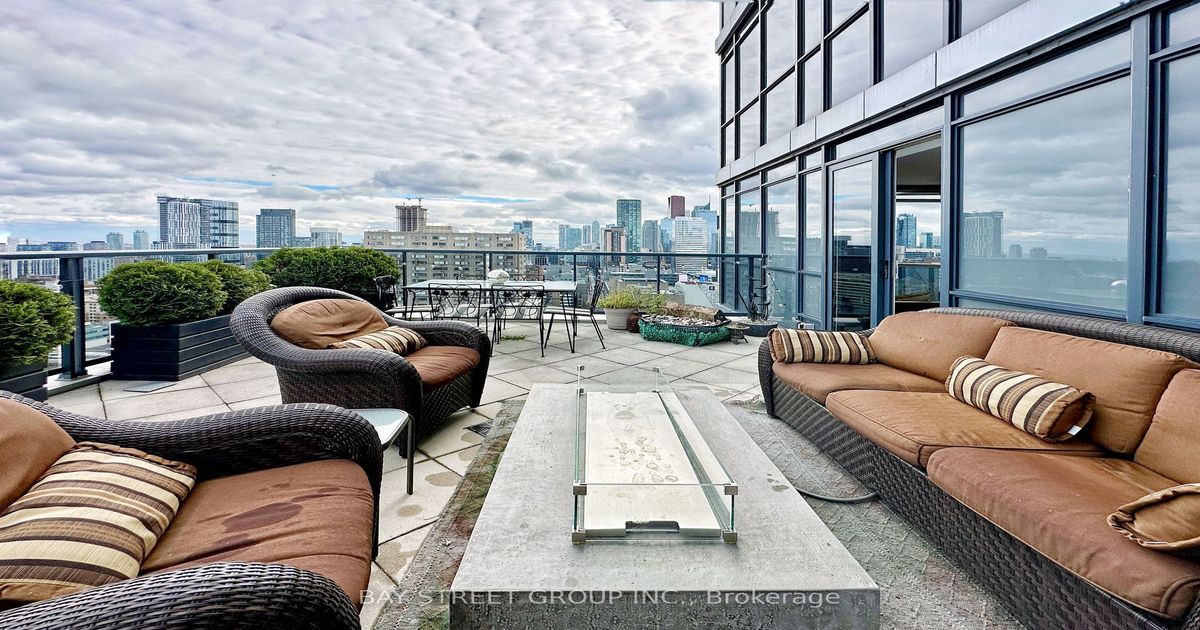 25 Carlton Street Toronto