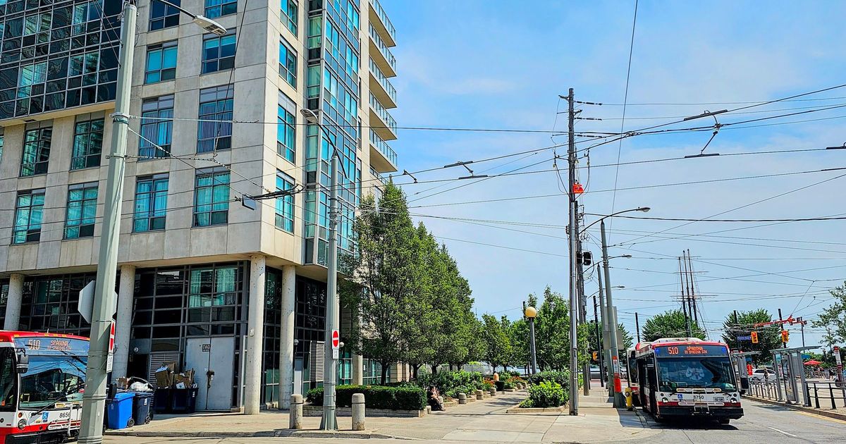 410 Queens Quay W Toronto