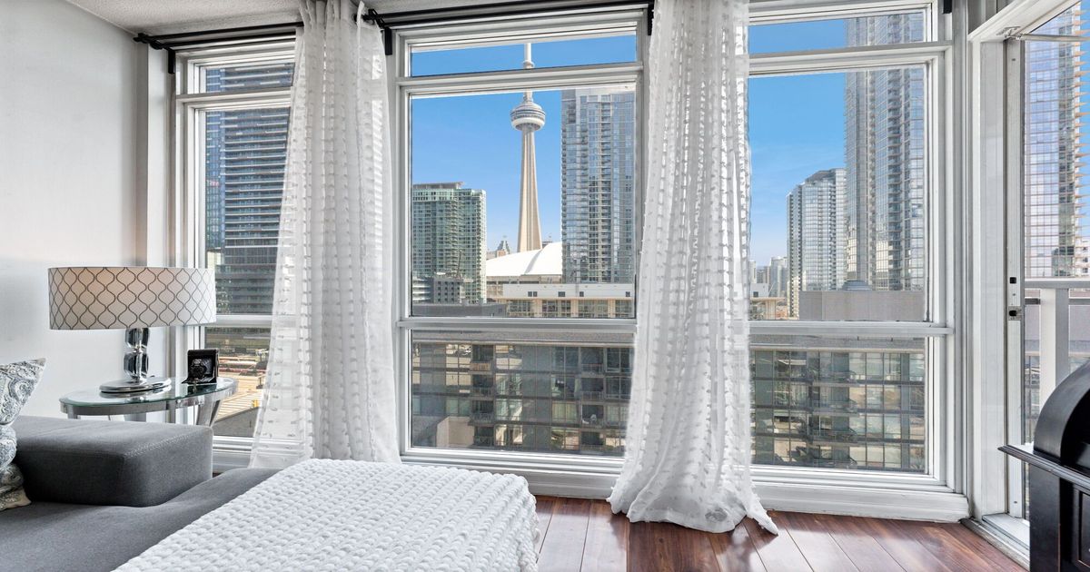 15 Fort York Boulevard E Toronto