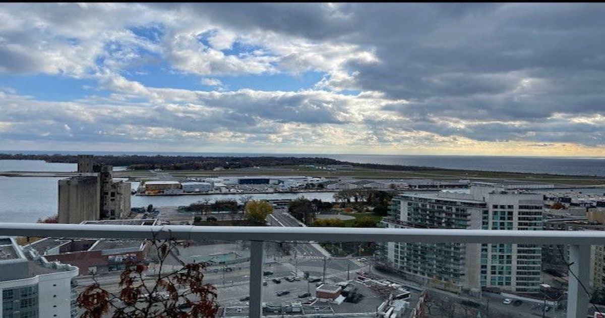 17 Bathurst Street Toronto
