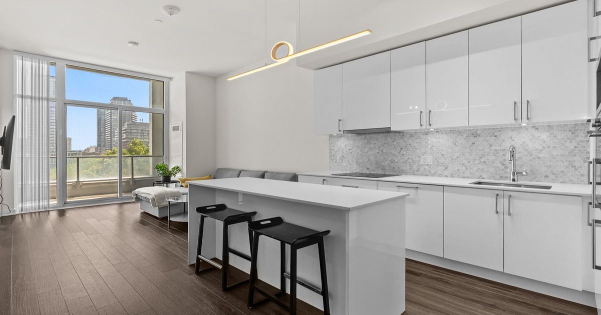 27 Bathurst Street Toronto