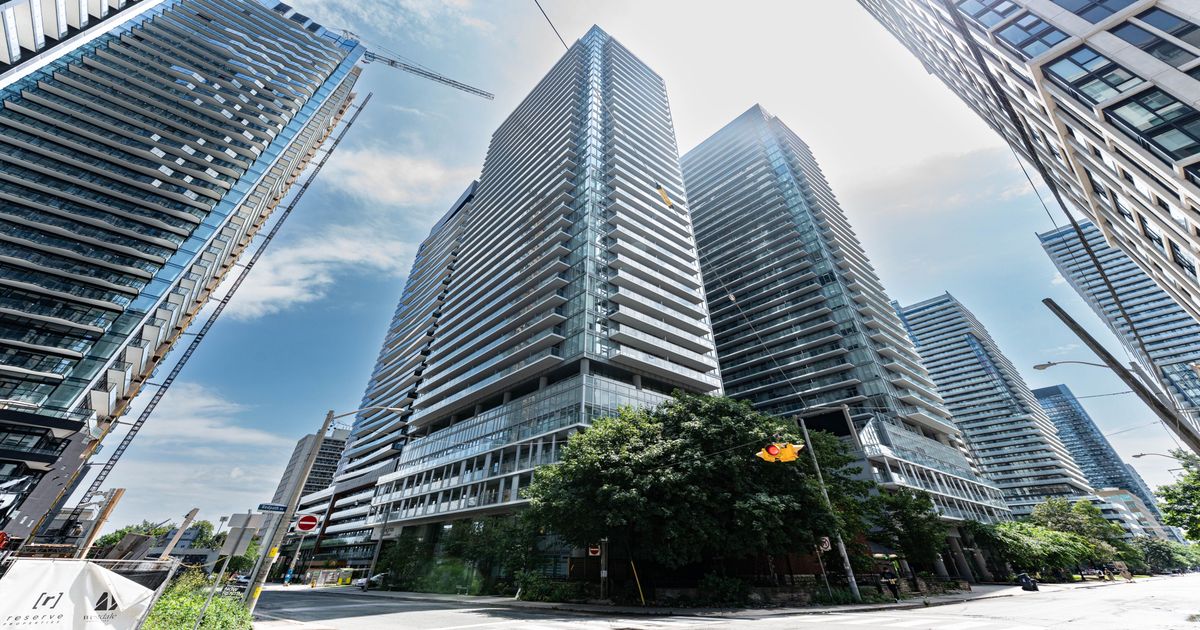 99 Broadway Avenue Toronto