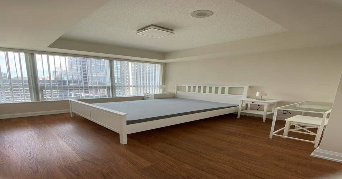 2 anndale Drive Toronto