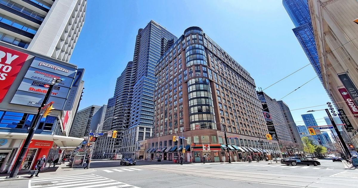 7 Carlton Street Toronto