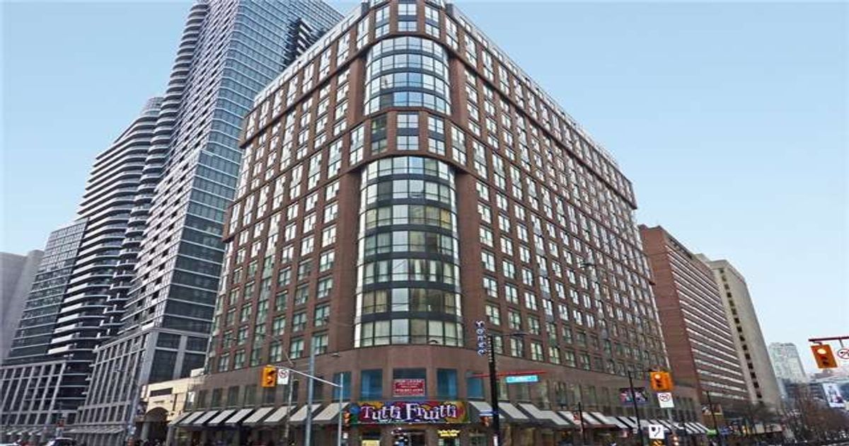 7 Carlton Street Toronto