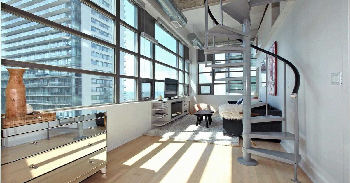 637 Lake Shore Boulevard W Toronto