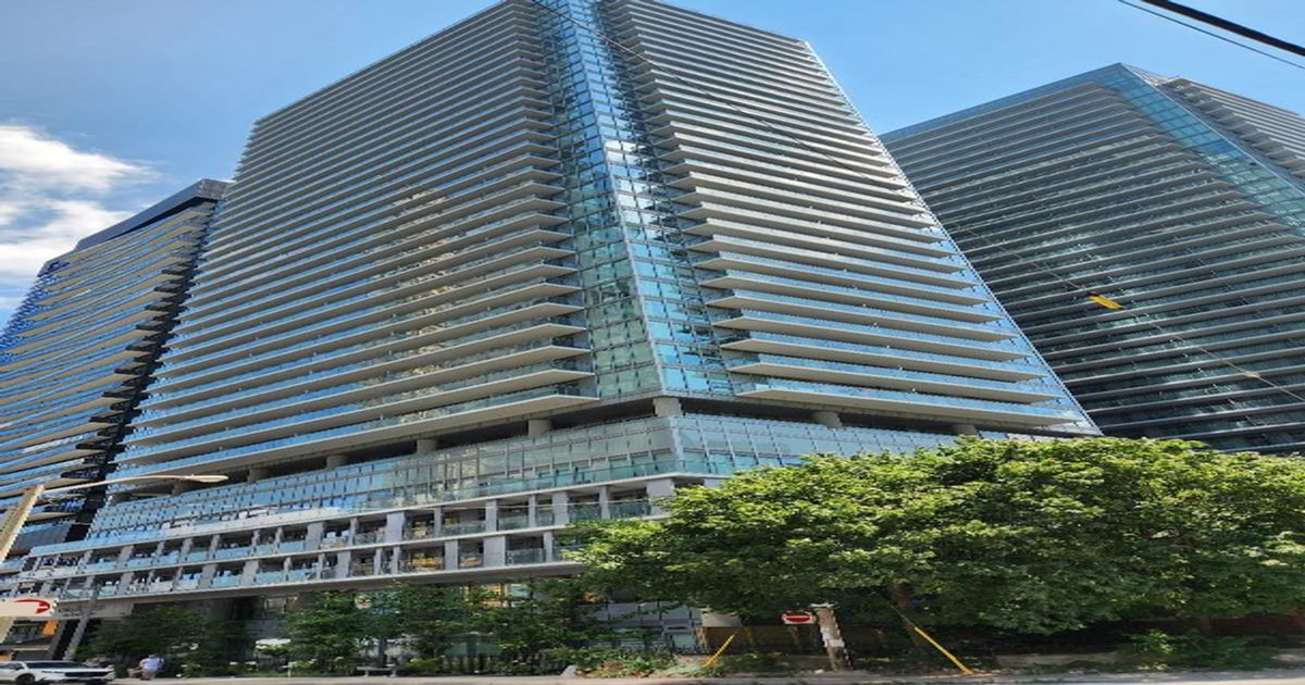 99 Broadway Avenue Toronto