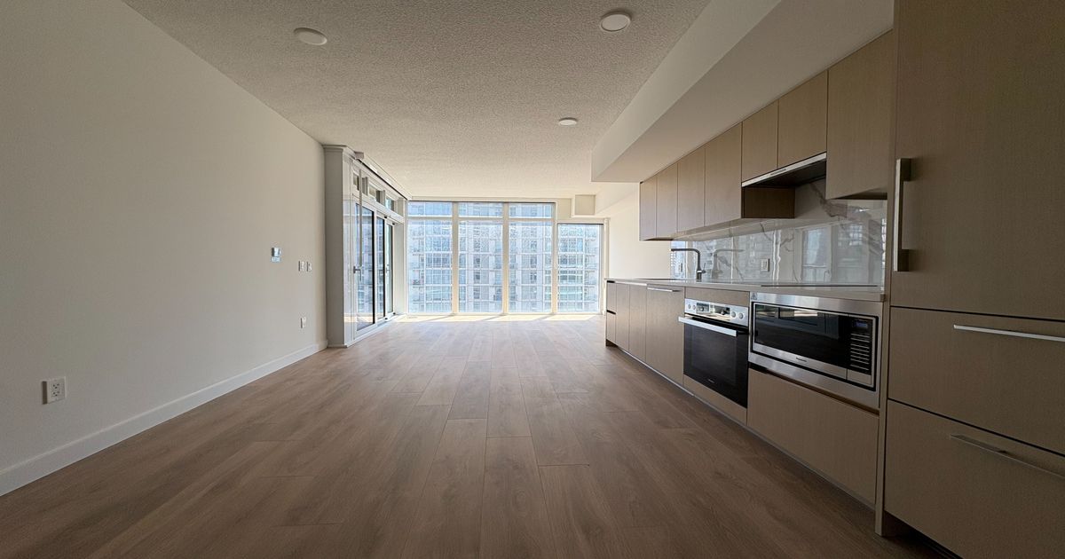 1 Concord Cityplace Way Toronto