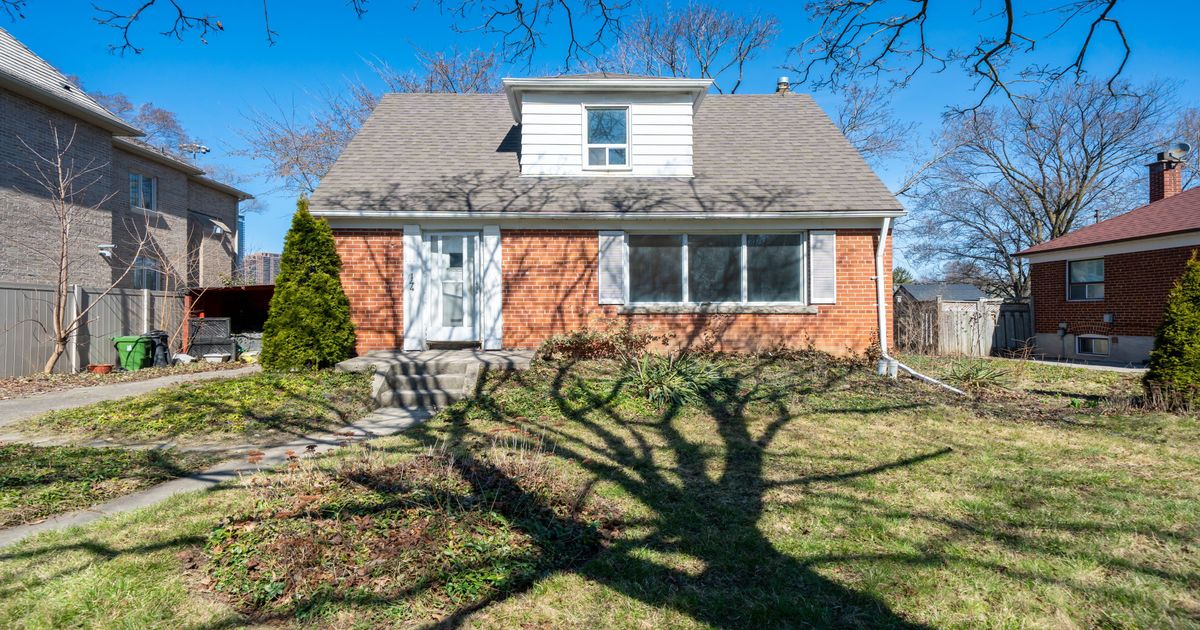 144 Upper Canada Drive N Toronto