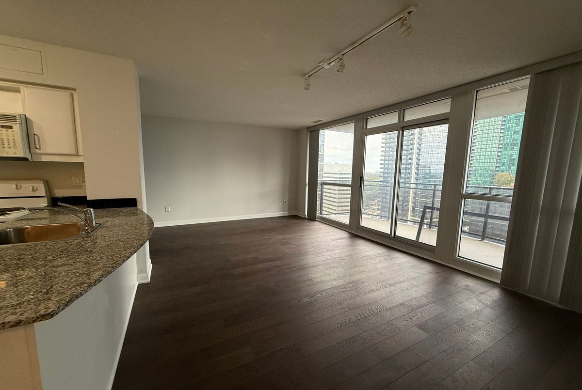 33 Sheppard Avenue E Toronto 33 Sheppard Avenue E Toronto
