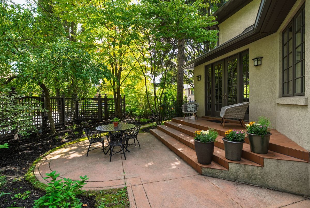 24 Dinnick Crescent Toronto 24 Dinnick Crescent Toronto