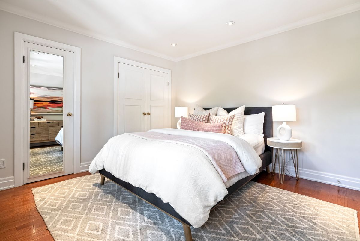 24 Dinnick Crescent Toronto 24 Dinnick Crescent Toronto