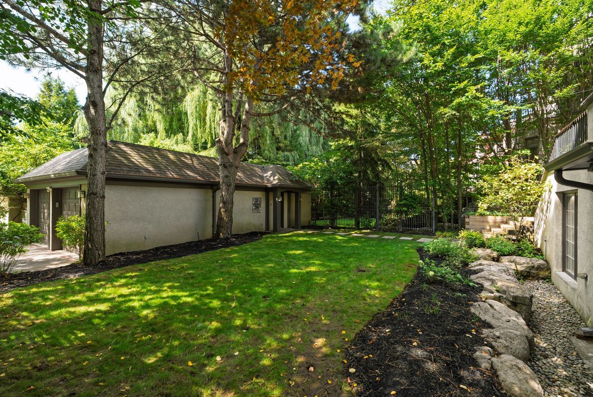 24 Dinnick Crescent Toronto 24 Dinnick Crescent Toronto