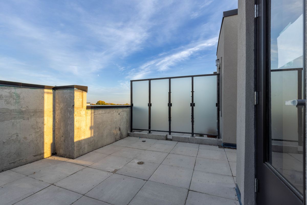 871 Sheppard Avenue W Toronto 871 Sheppard Avenue W Toronto