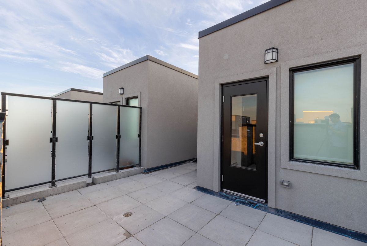 871 Sheppard Avenue W Toronto 871 Sheppard Avenue W Toronto